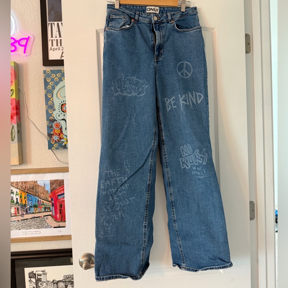 Only Blue Wide-Leg Graphic Jeans with 'Be Kind' Detail